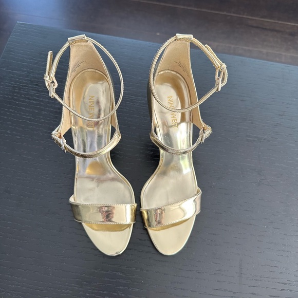 Nine West gold heels. - Picture 5 of 5